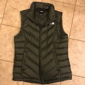 Northface Women’s Vest Sz Small Olive green